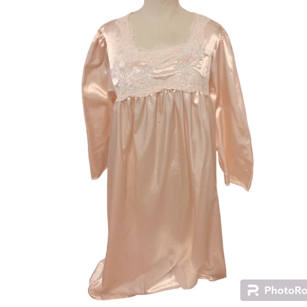 Miss Elaine, long Pink night gown with some embroidered floral & lace at top